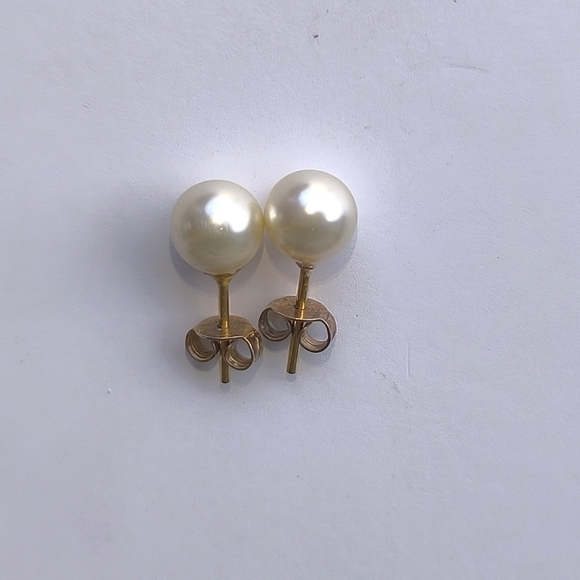 Classic White Pearl Stud Earrings - Picture 4 of 10